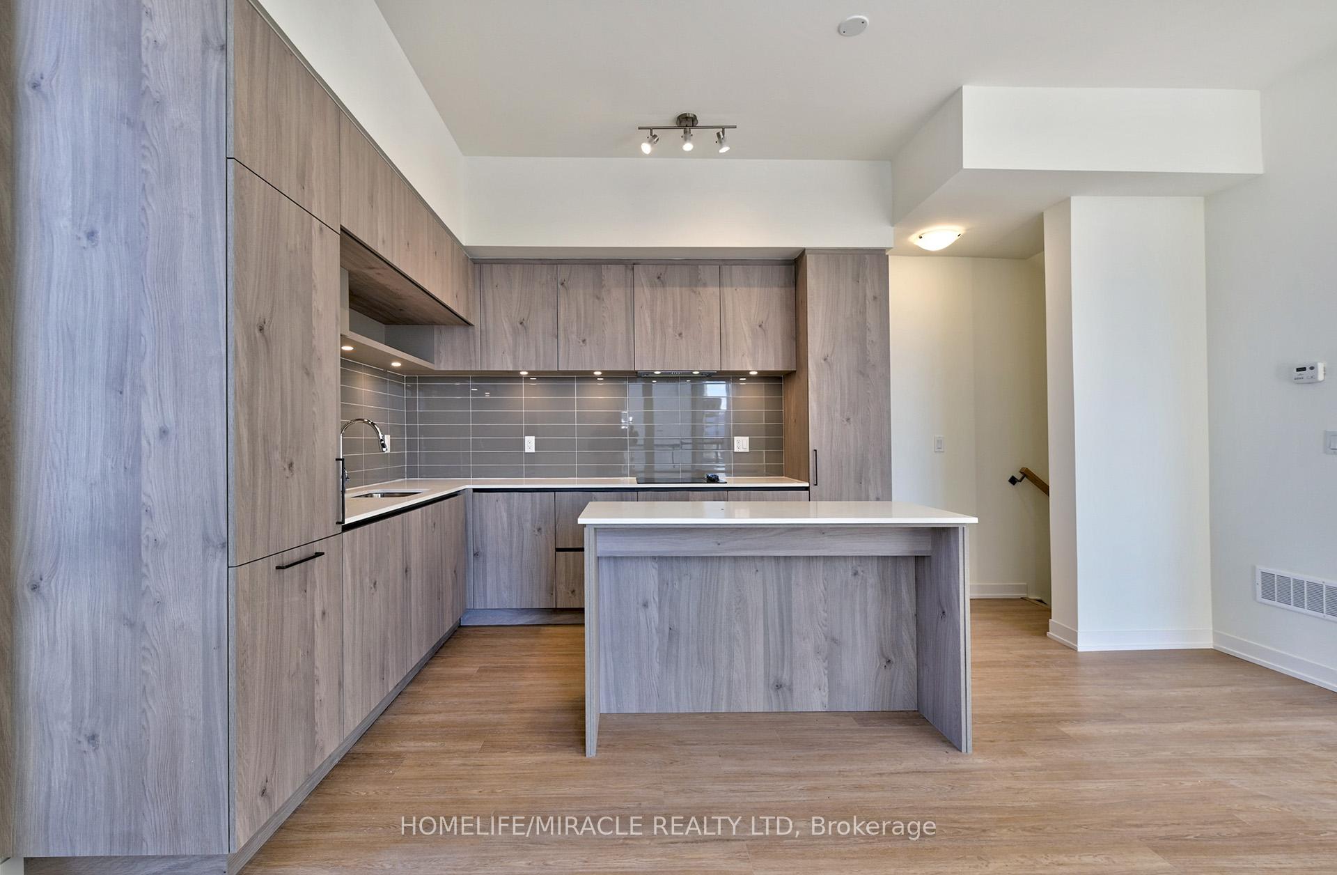 Photo 9 of Unit 1221, 8 David Eyer Road, Richmond Hill, Rural Richmond Hill — HOMEH