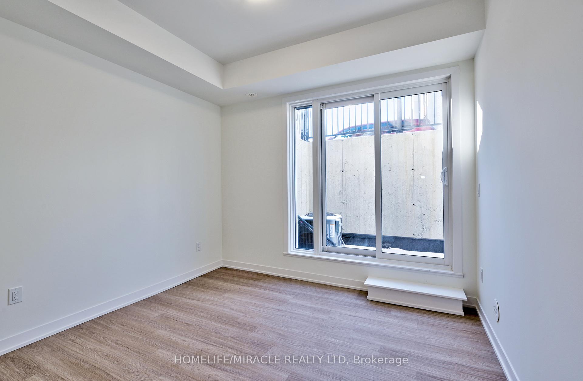 Photo 12 of Unit 1221, 8 David Eyer Road, Richmond Hill, Rural Richmond Hill — HOMEH