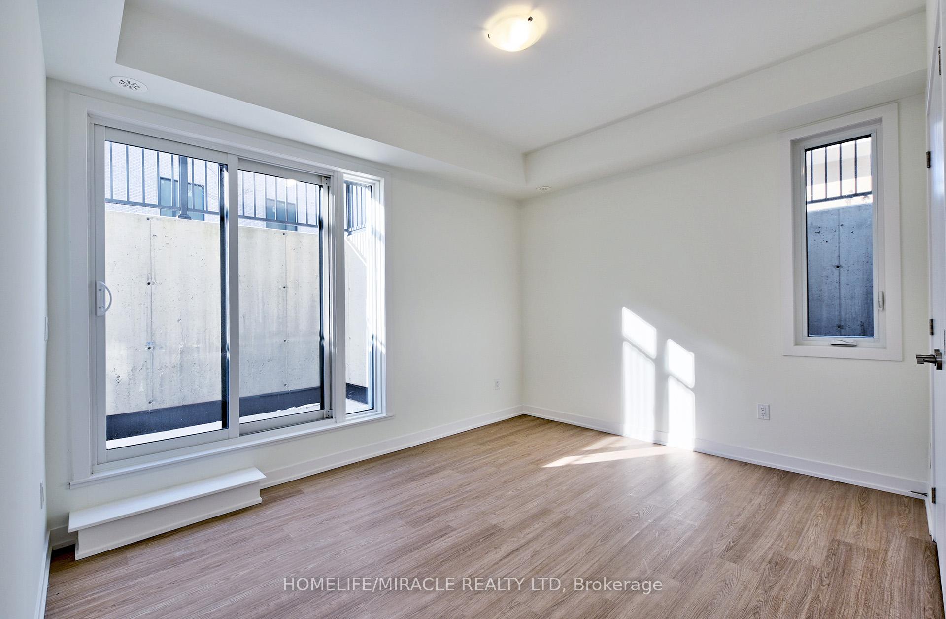 Photo 13 of Unit 1221, 8 David Eyer Road, Richmond Hill, Rural Richmond Hill — HOMEH