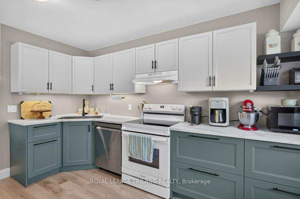 Photo 14 of 32 Sanders Court, St. Thomas — HOMEH