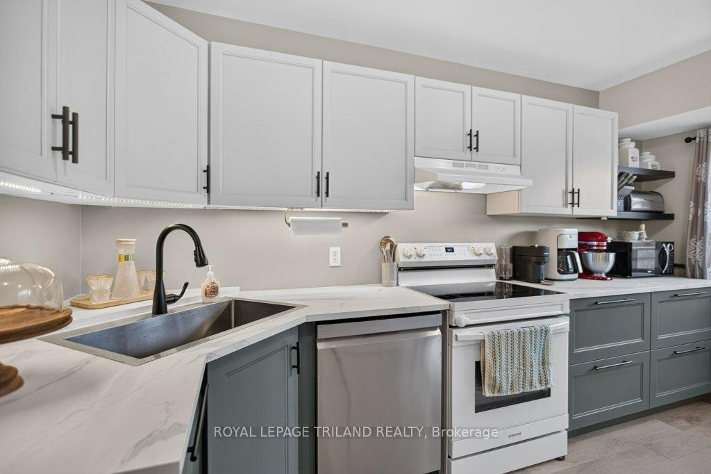 Photo 16 of 32 Sanders Court, St. Thomas — HOMEH