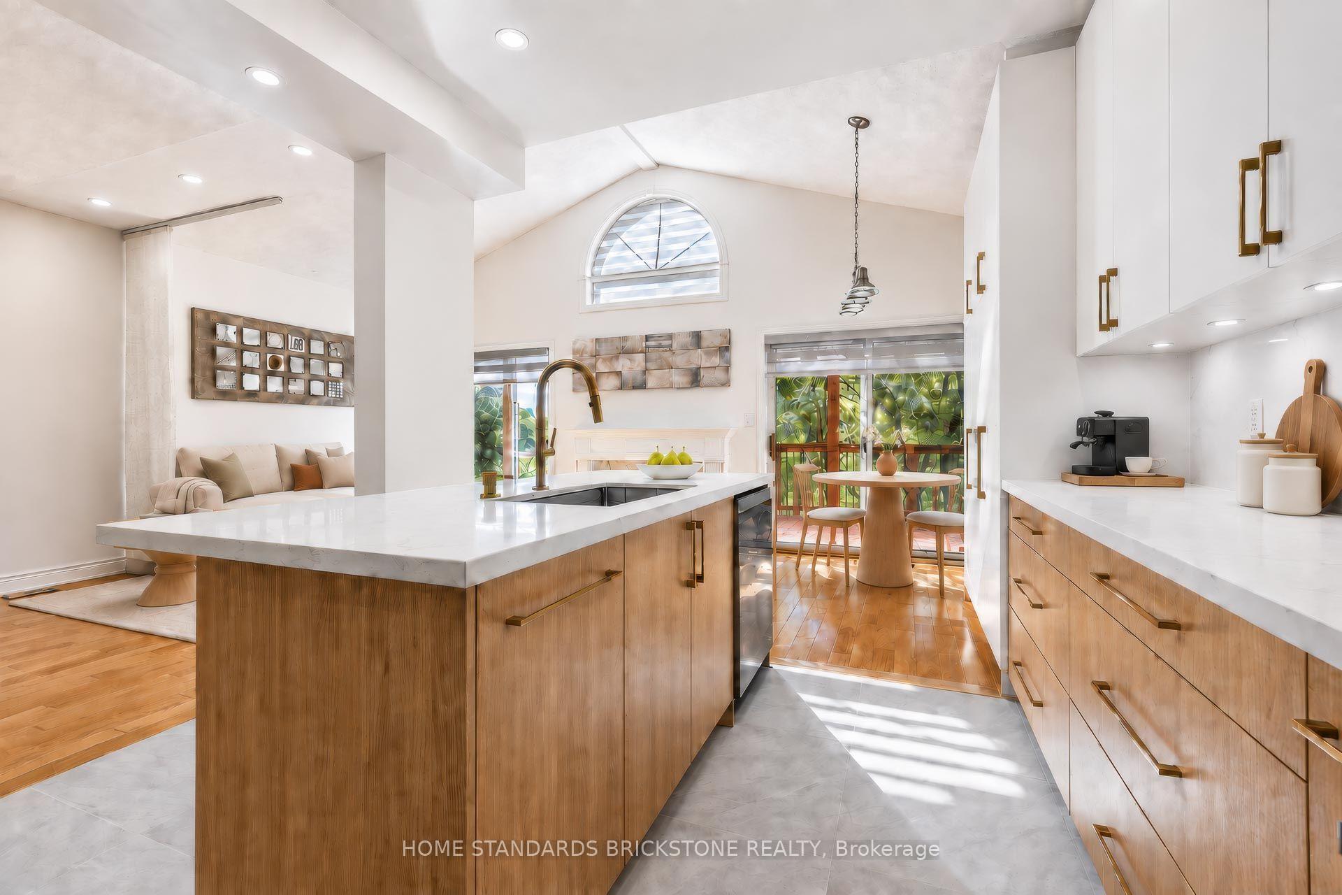 Photo 15 of 46 Monastery Lane, Scarborough, Clairlea-Birchmount — HOMEH