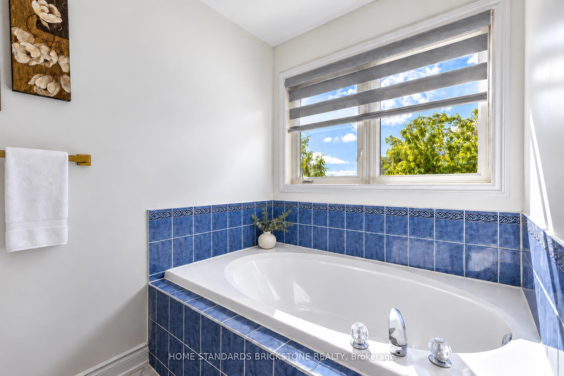 Photo 28 of 46 Monastery Lane, Scarborough, Clairlea-Birchmount — HOMEH
