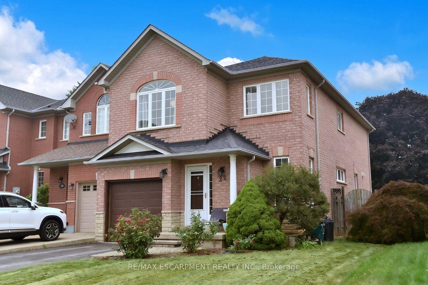 Photo 2 of 22 Moore Crescent, Hamilton, Ancaster — HOMEH