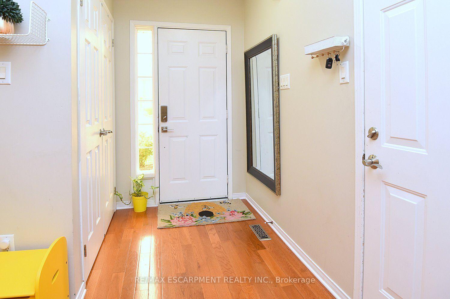 Photo 5 of 22 Moore Crescent, Hamilton, Ancaster — HOMEH