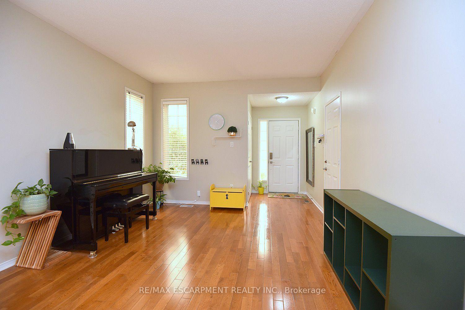 Photo 6 of 22 Moore Crescent, Hamilton, Ancaster — HOMEH