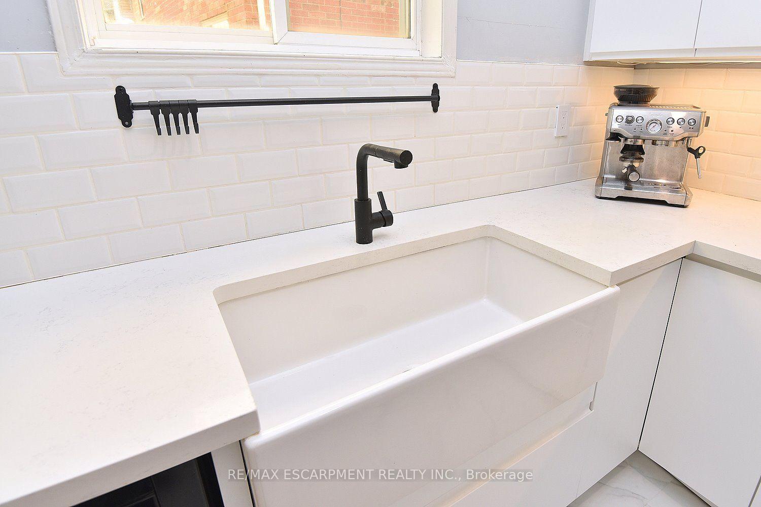 Photo 15 of 22 Moore Crescent, Hamilton, Ancaster — HOMEH