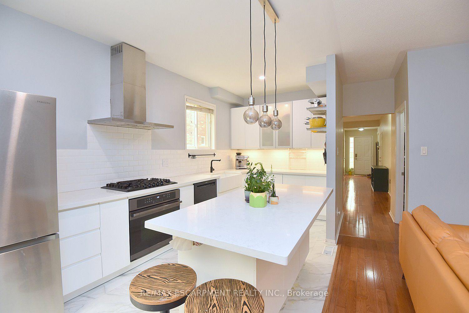 Photo 17 of 22 Moore Crescent, Hamilton, Ancaster — HOMEH
