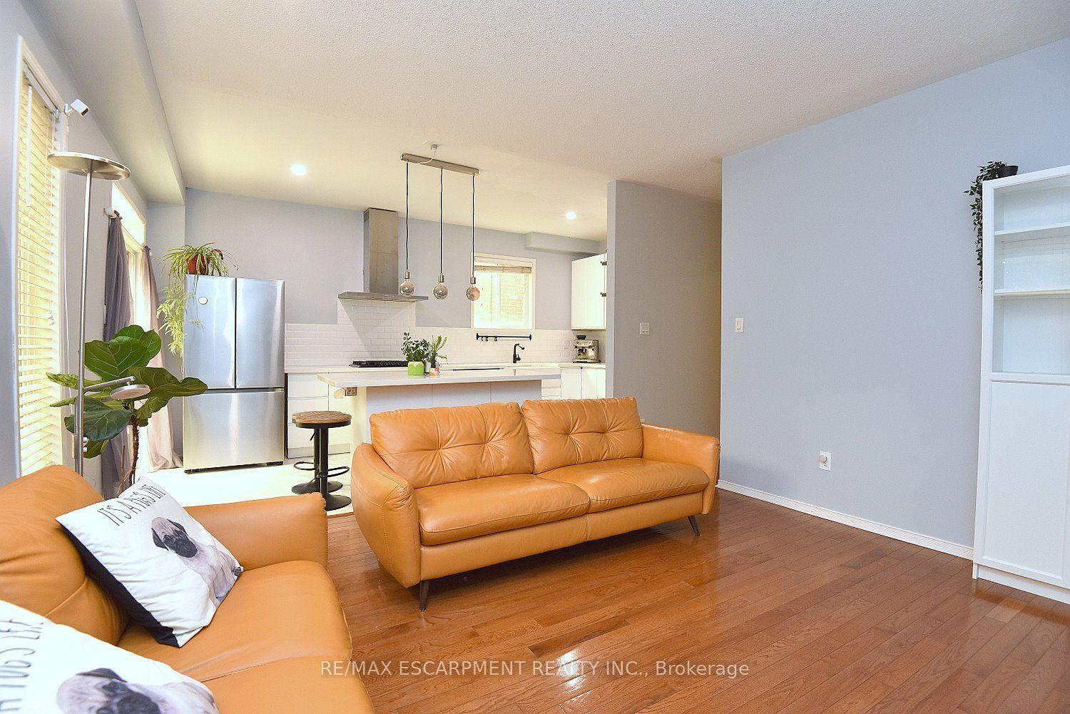 Photo 19 of 22 Moore Crescent, Hamilton, Ancaster — HOMEH