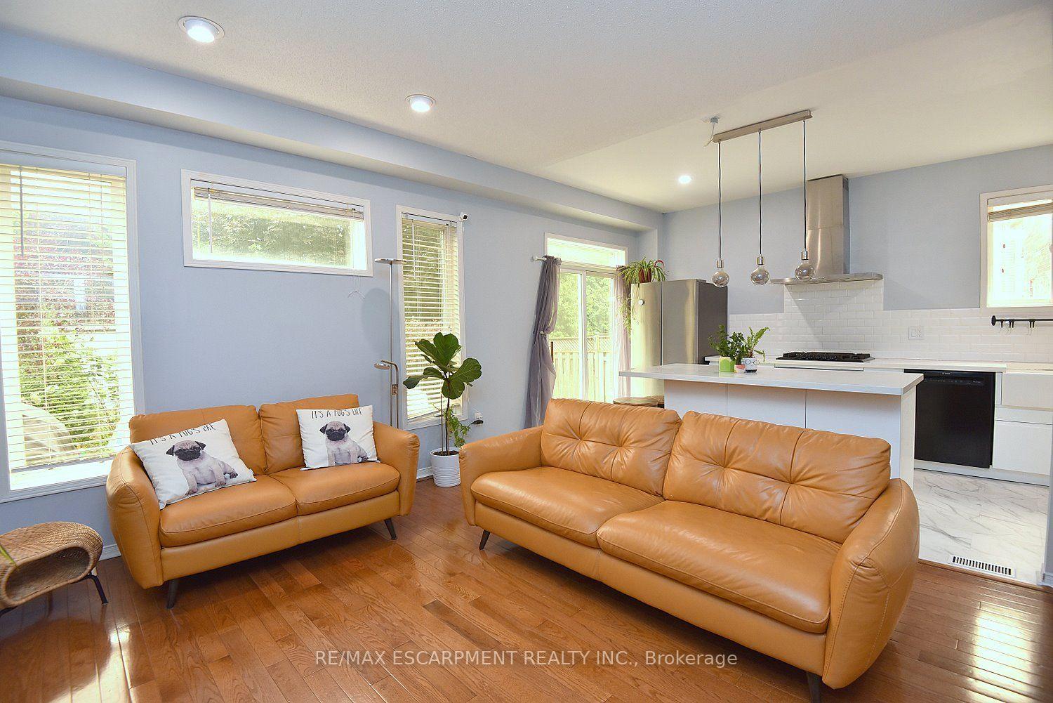 Photo 20 of 22 Moore Crescent, Hamilton, Ancaster — HOMEH