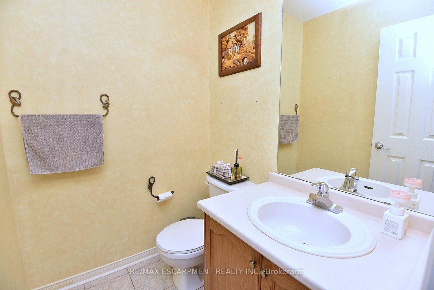 Photo 22 of 22 Moore Crescent, Hamilton, Ancaster — HOMEH