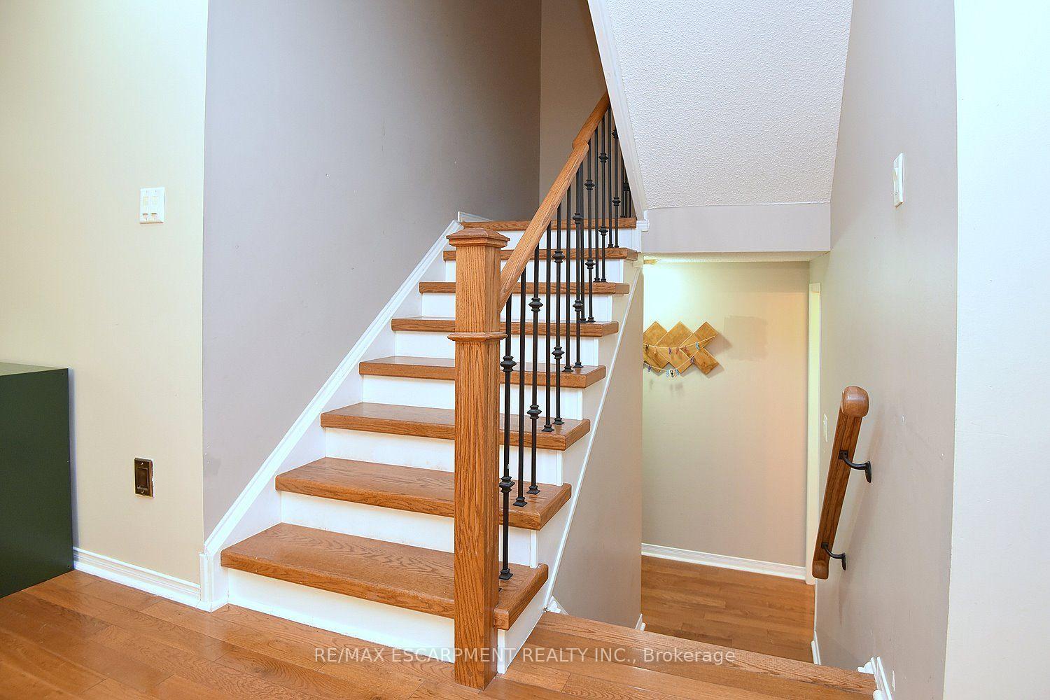Photo 24 of 22 Moore Crescent, Hamilton, Ancaster — HOMEH