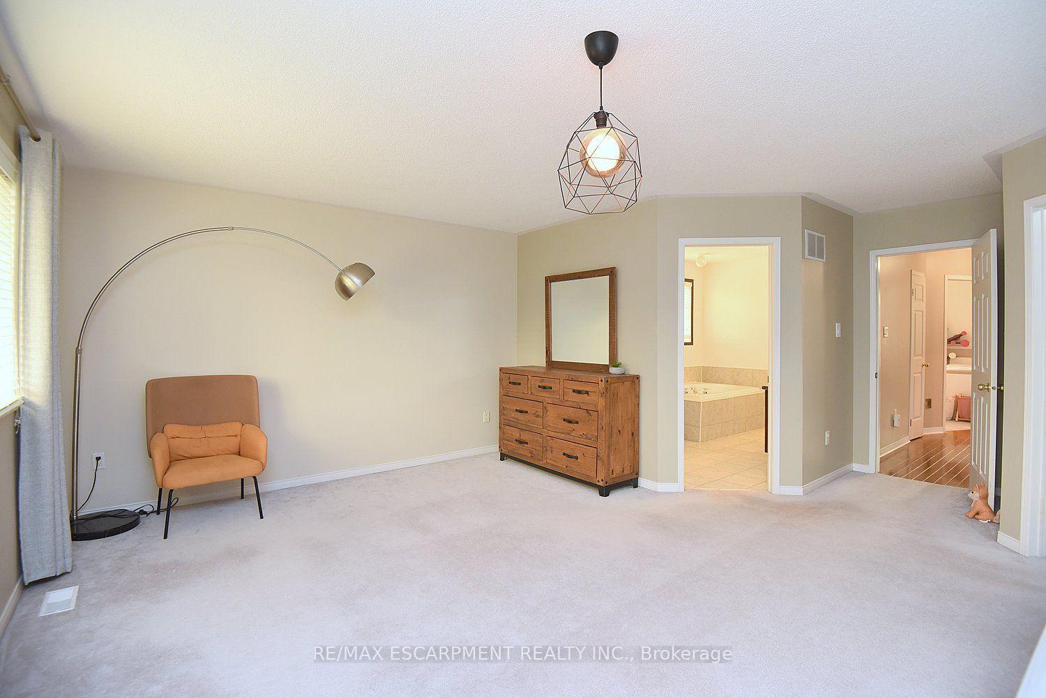 Photo 26 of 22 Moore Crescent, Hamilton, Ancaster — HOMEH