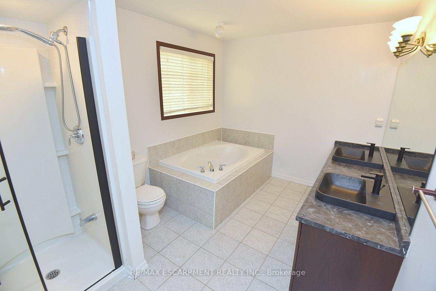 Photo 32 of 22 Moore Crescent, Hamilton, Ancaster — HOMEH