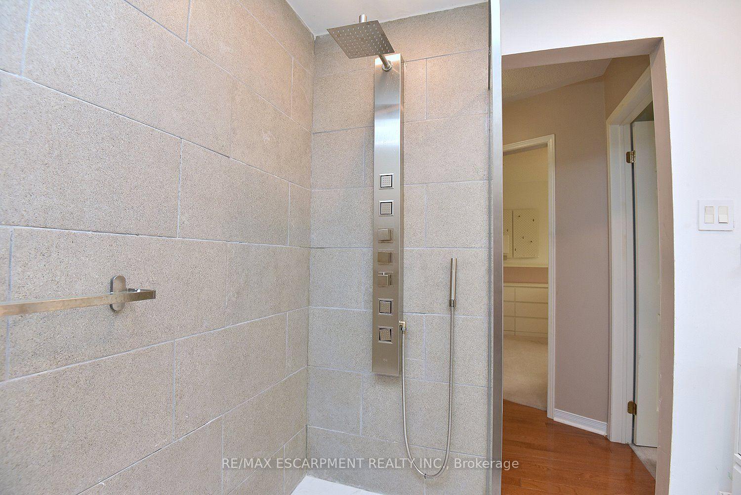 Photo 38 of 22 Moore Crescent, Hamilton, Ancaster — HOMEH