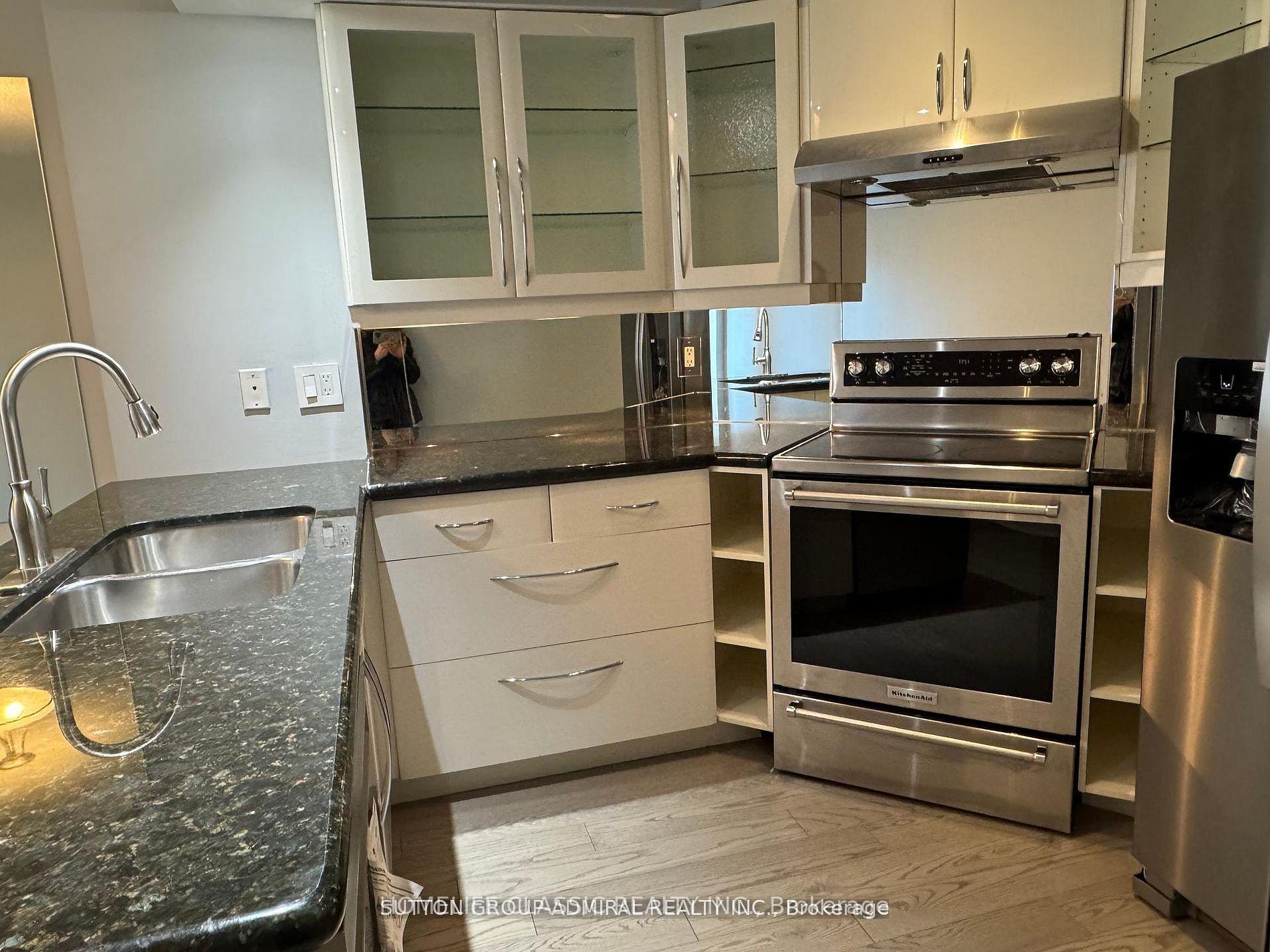 Photo 2 of Unit 905, 909 Bay Street, Toronto, Bay Street Corridor — HOMEH