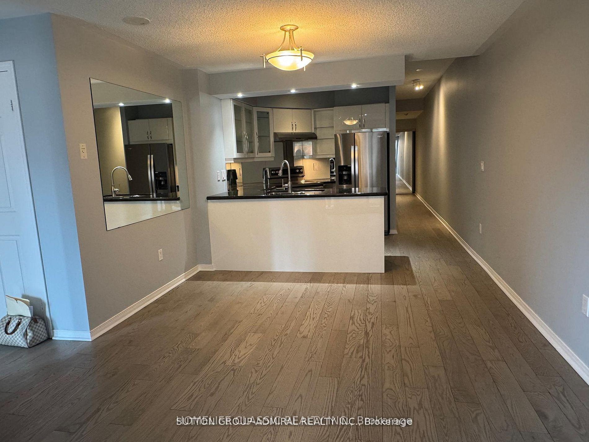 Photo 5 of Unit 905, 909 Bay Street, Toronto, Bay Street Corridor — HOMEH