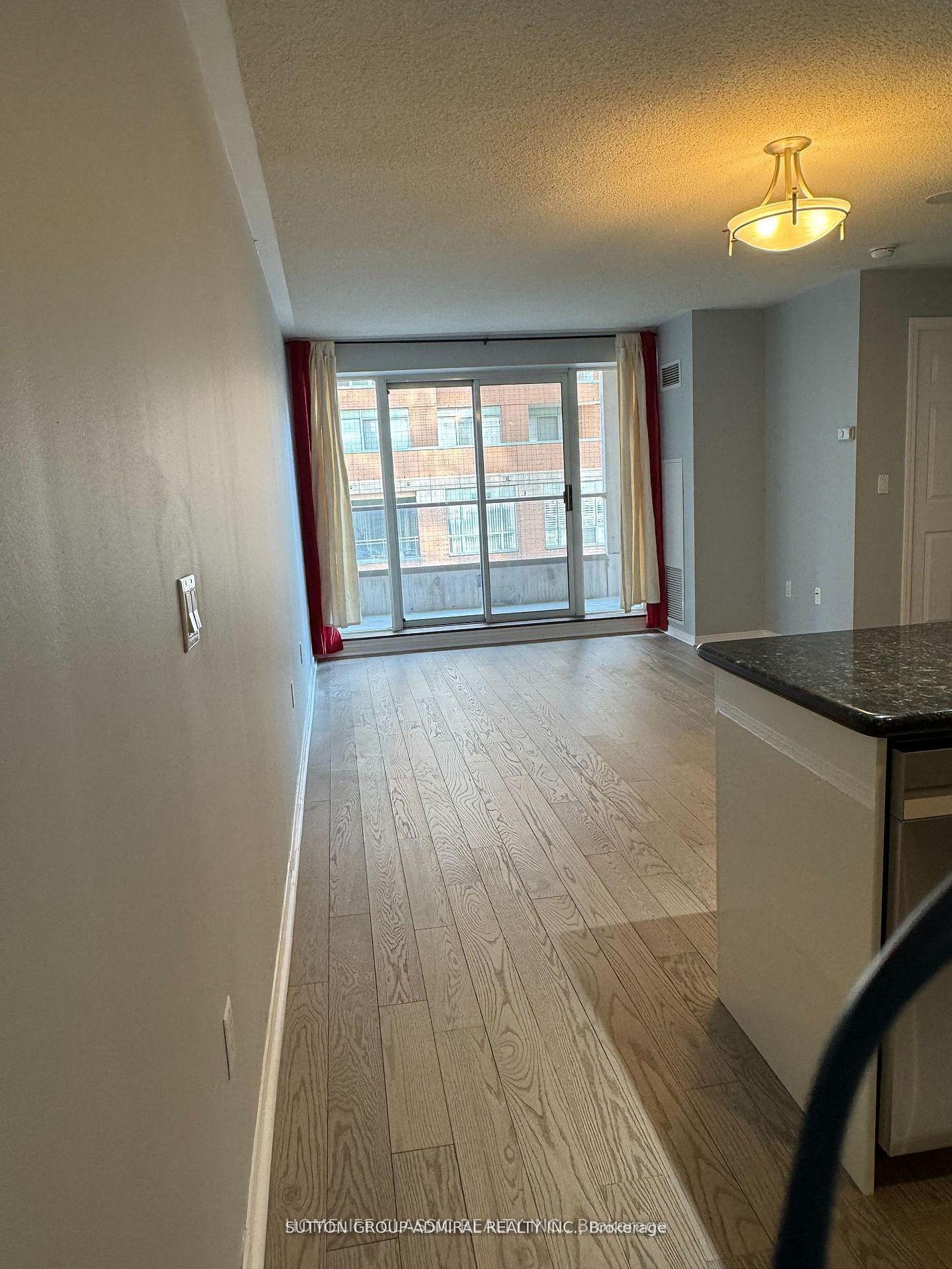 Photo 6 of Unit 905, 909 Bay Street, Toronto, Bay Street Corridor — HOMEH