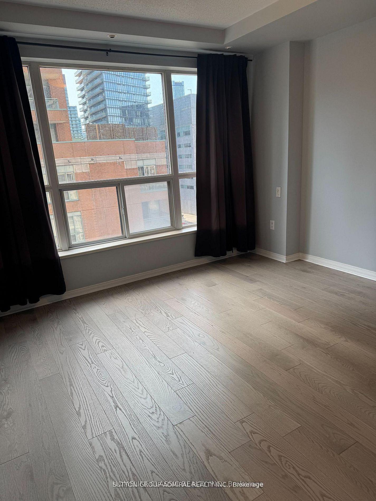 Photo 9 of Unit 905, 909 Bay Street, Toronto, Bay Street Corridor — HOMEH