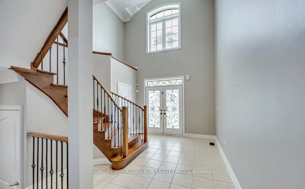 Photo 3 of 26 Maybeck Drive, Brampton, Credit Valley — HOMEH