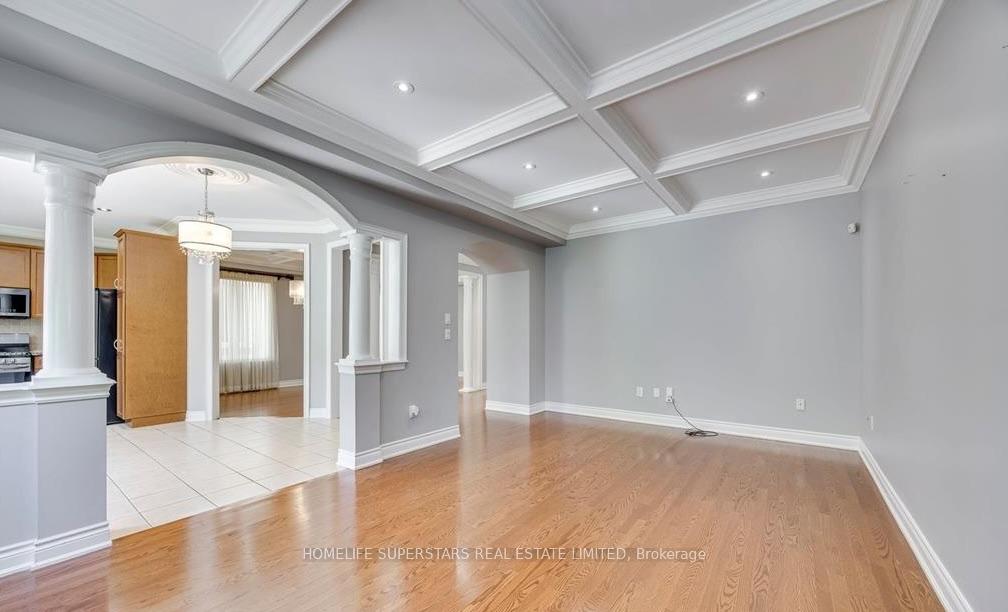 Photo 8 of 26 Maybeck Drive, Brampton, Credit Valley — HOMEH