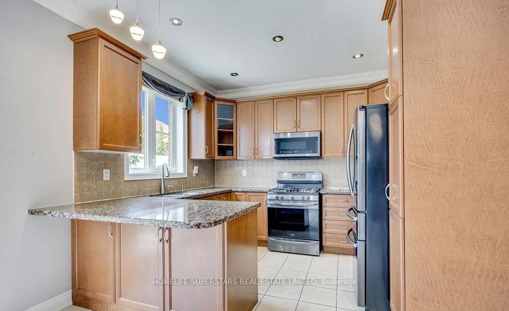 Photo 9 of 26 Maybeck Drive, Brampton, Credit Valley — HOMEH