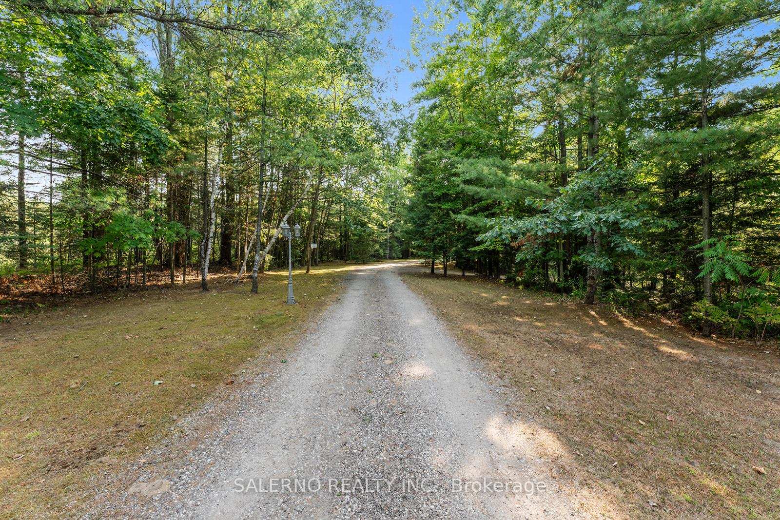 Photo 3 of 3992 Penetanguishene Road, Springwater, Hillsdale — HOMEH
