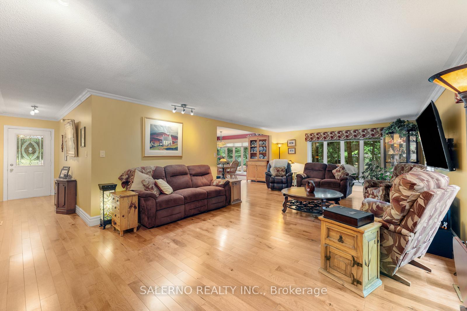 Photo 19 of 3992 Penetanguishene Road, Springwater, Hillsdale — HOMEH