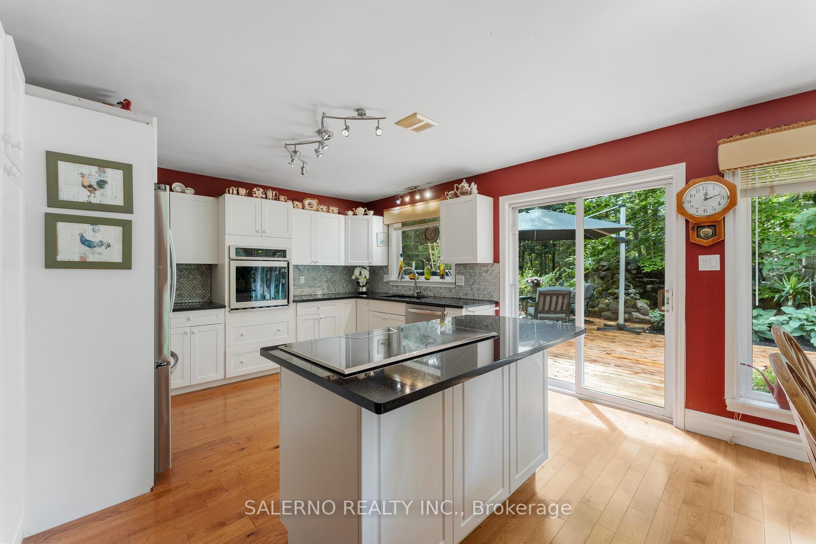 Photo 24 of 3992 Penetanguishene Road, Springwater, Hillsdale — HOMEH