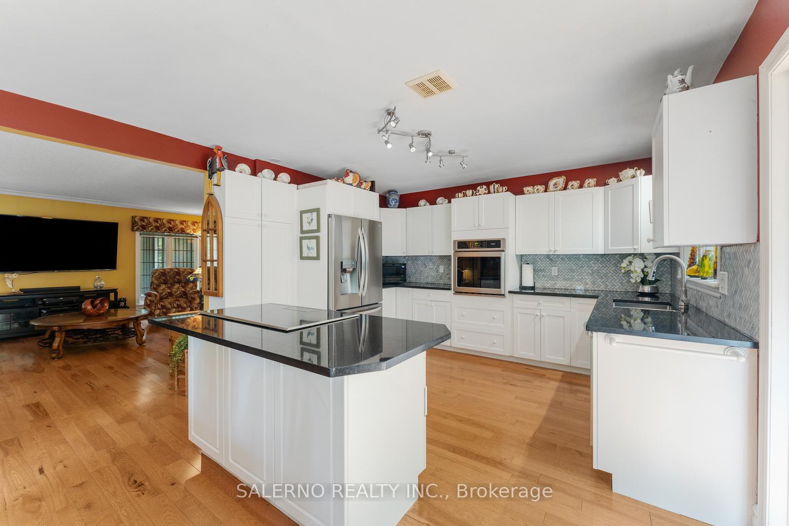 Photo 25 of 3992 Penetanguishene Road, Springwater, Hillsdale — HOMEH