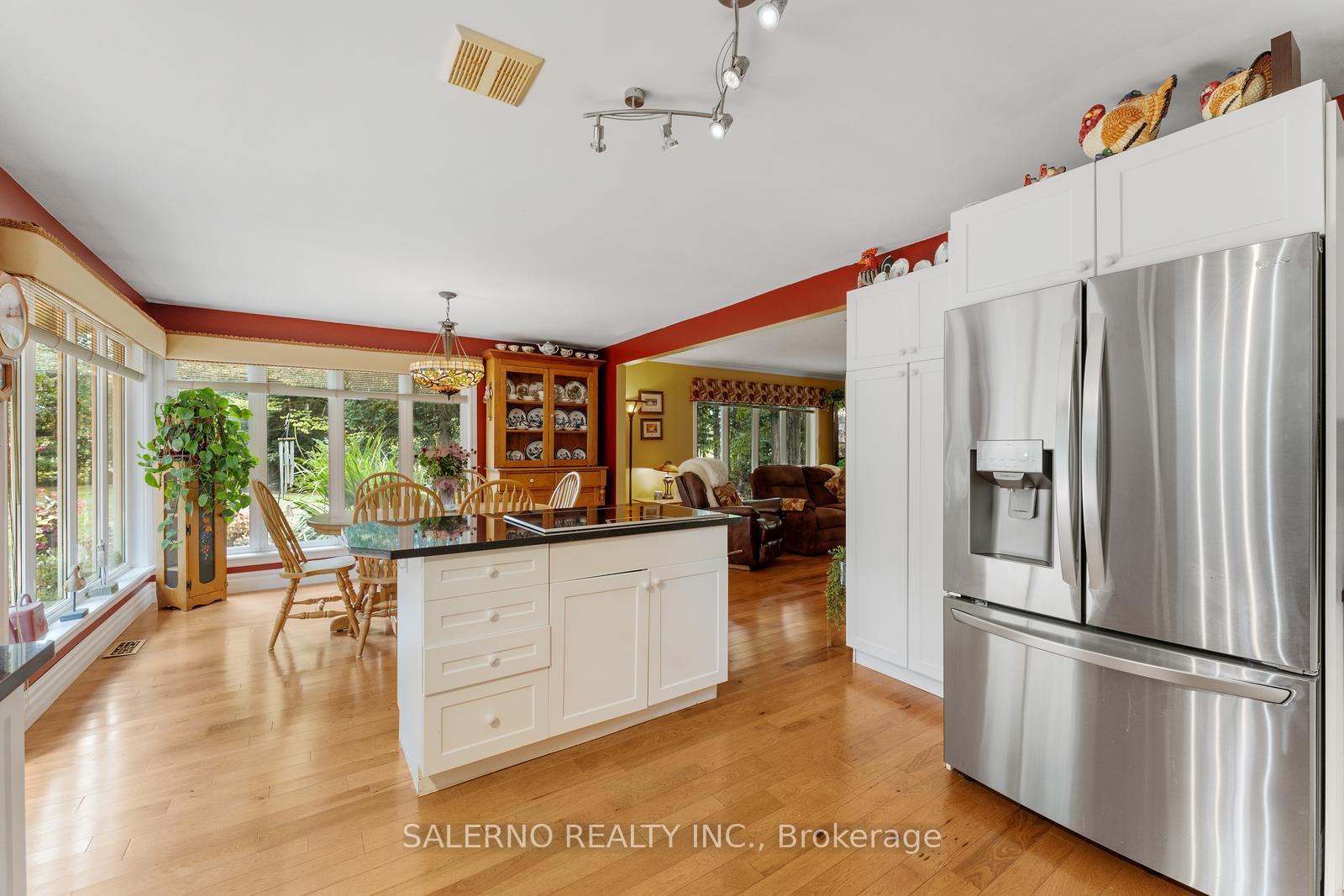 Photo 26 of 3992 Penetanguishene Road, Springwater, Hillsdale — HOMEH