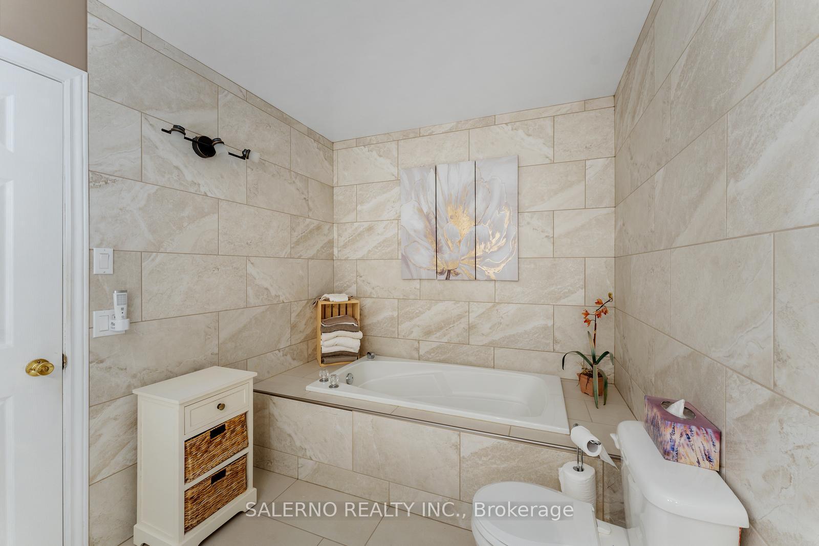 Photo 34 of 3992 Penetanguishene Road, Springwater, Hillsdale — HOMEH