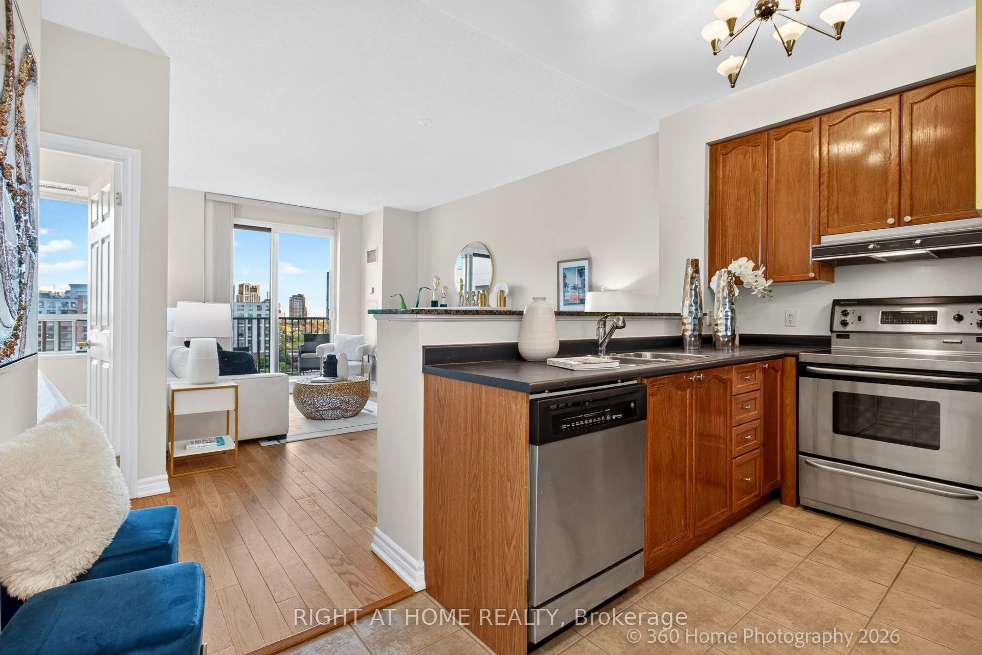 Photo 7 of Unit PH2, 16 Dallimore Circle, North York, Banbury-Don Mills — HOMEH