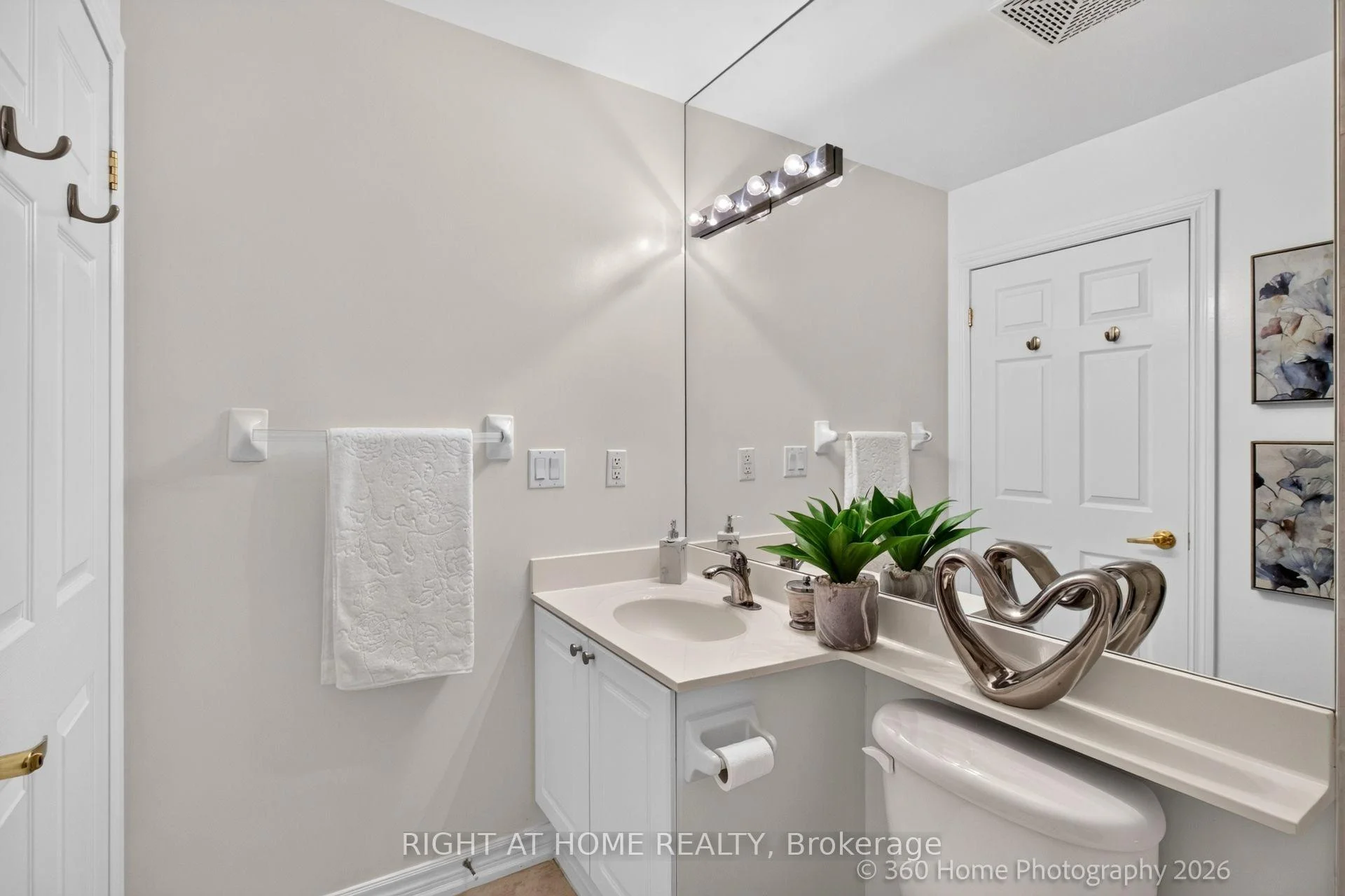 Photo 15 of Unit PH2, 16 Dallimore Circle, North York, Banbury-Don Mills — HOMEH