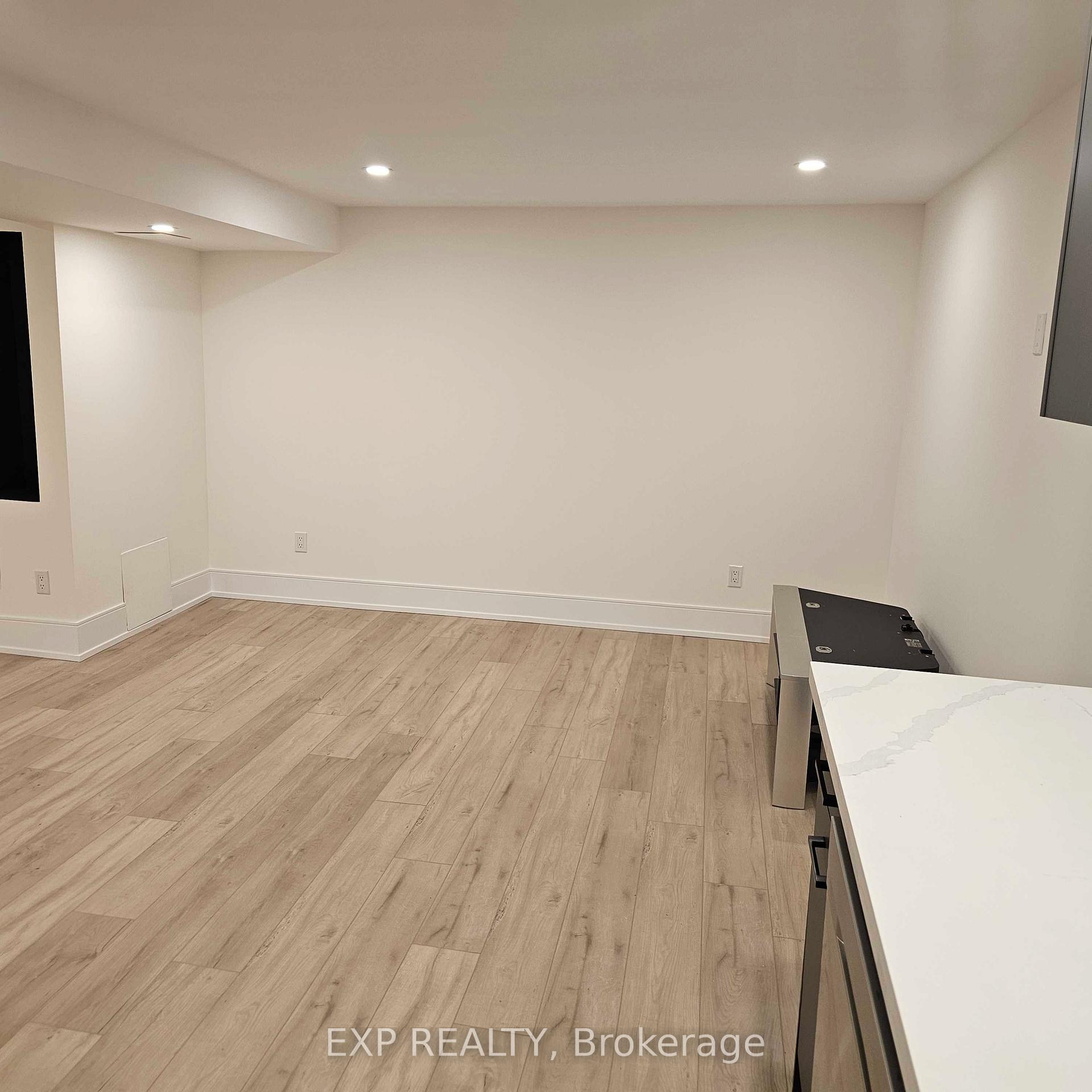 Photo 4 of 5552 Bourget Drive, Mississauga, Hurontario — HOMEH