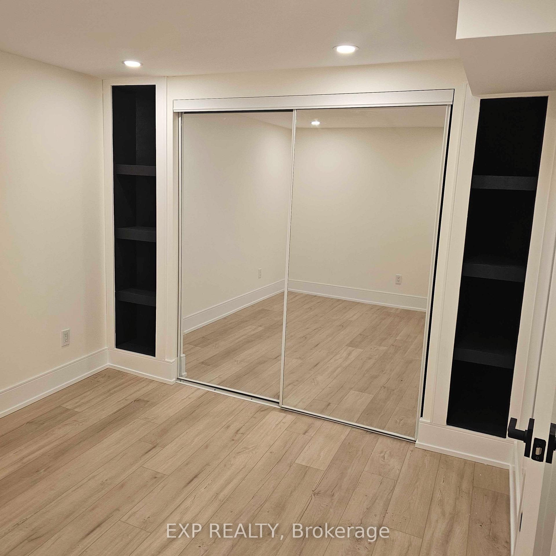 Photo 5 of 5552 Bourget Drive, Mississauga, Hurontario — HOMEH