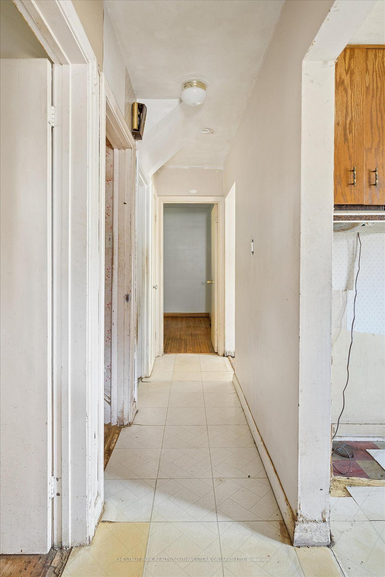 Photo 18 of 2 Lincoln Crescent, Guelph, St. George's — HOMEH