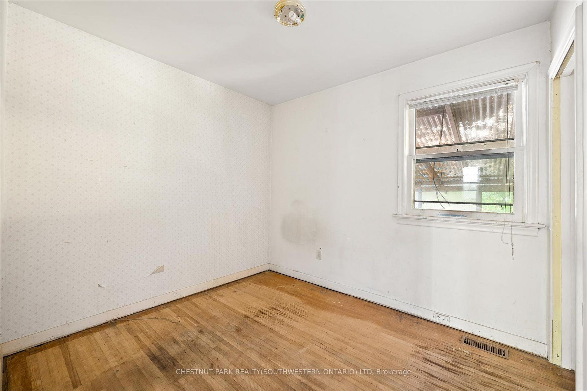 Photo 20 of 2 Lincoln Crescent, Guelph, St. George's — HOMEH