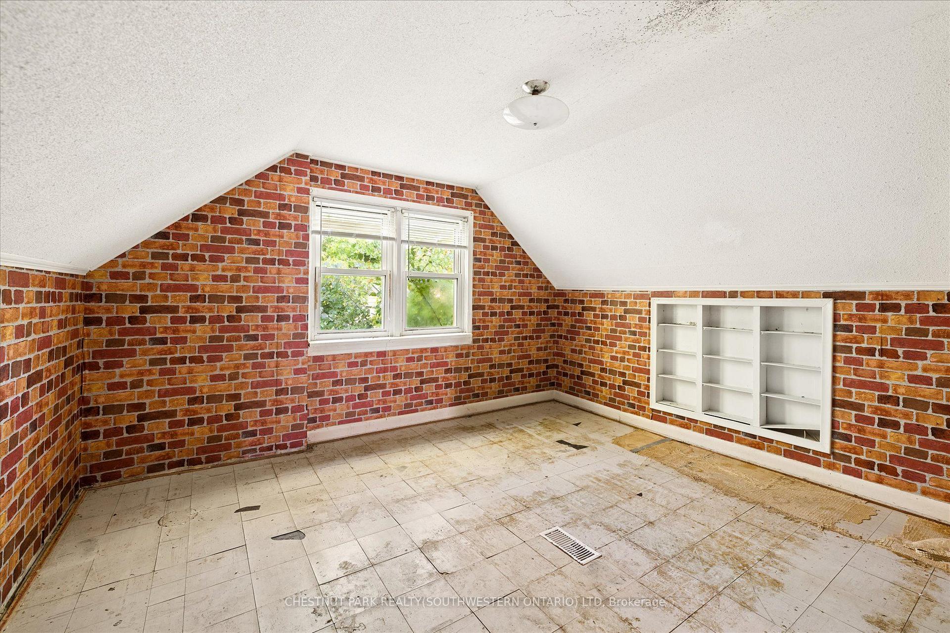 Photo 24 of 2 Lincoln Crescent, Guelph, St. George's — HOMEH