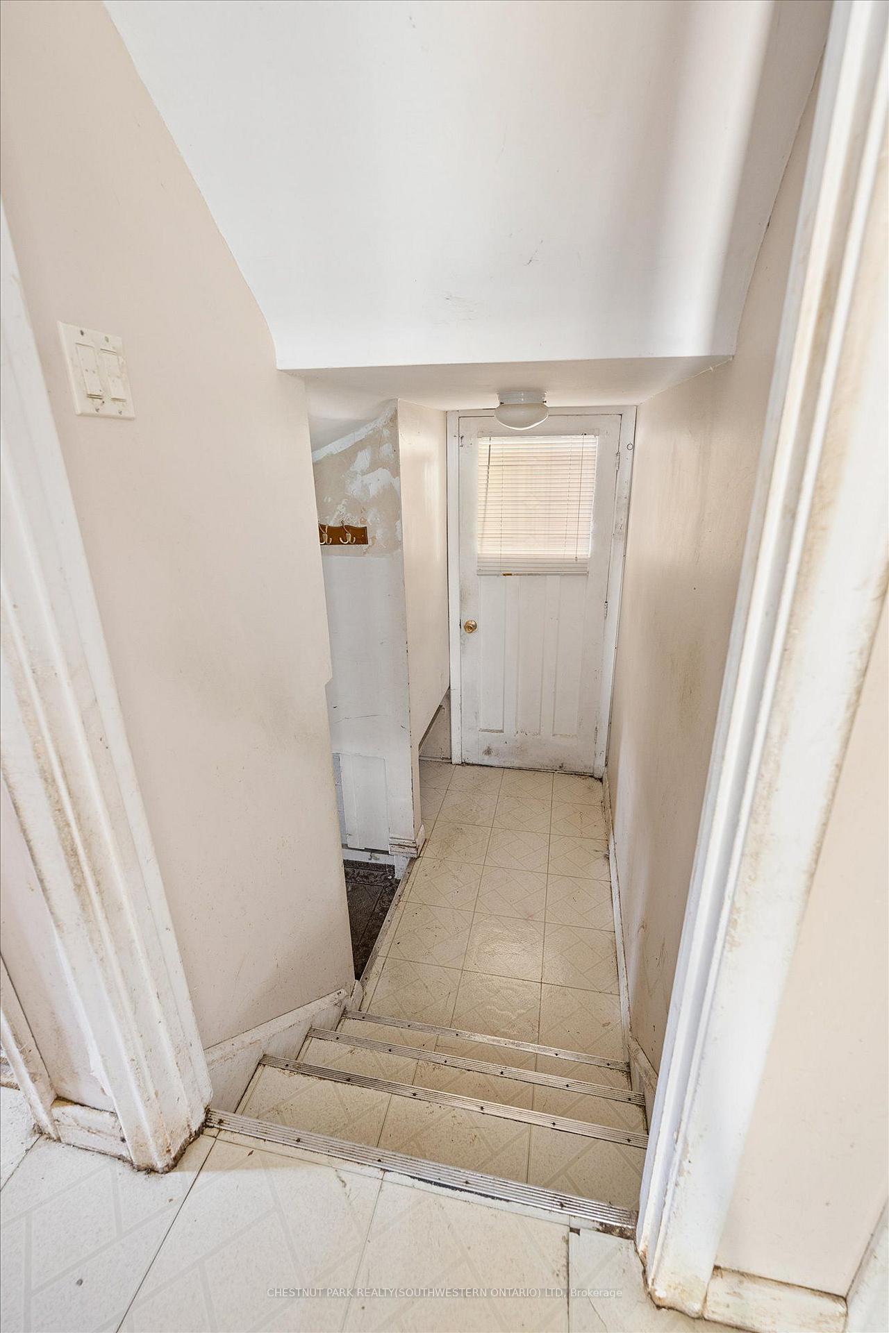 Photo 27 of 2 Lincoln Crescent, Guelph, St. George's — HOMEH