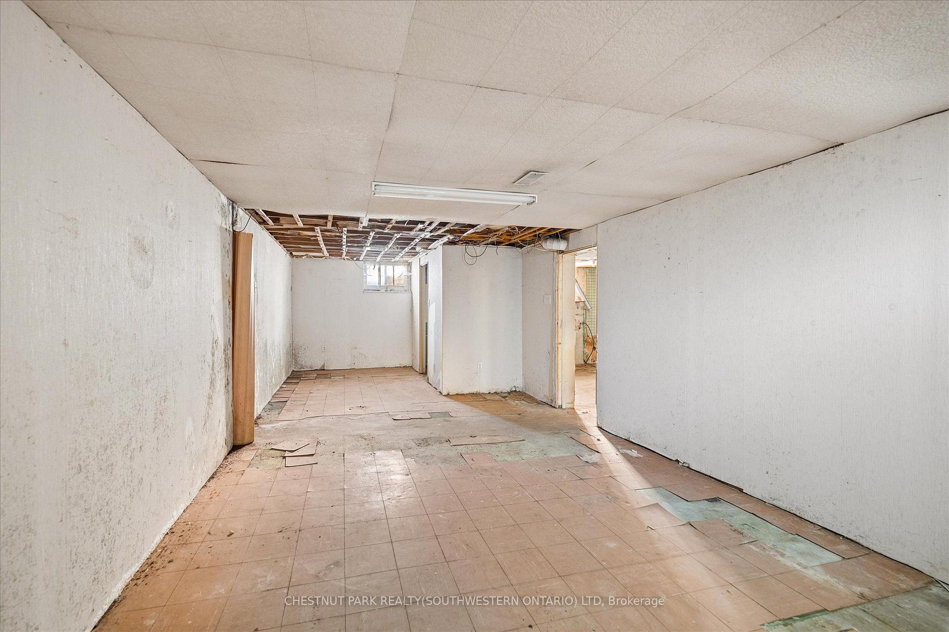 Photo 31 of 2 Lincoln Crescent, Guelph, St. George's — HOMEH