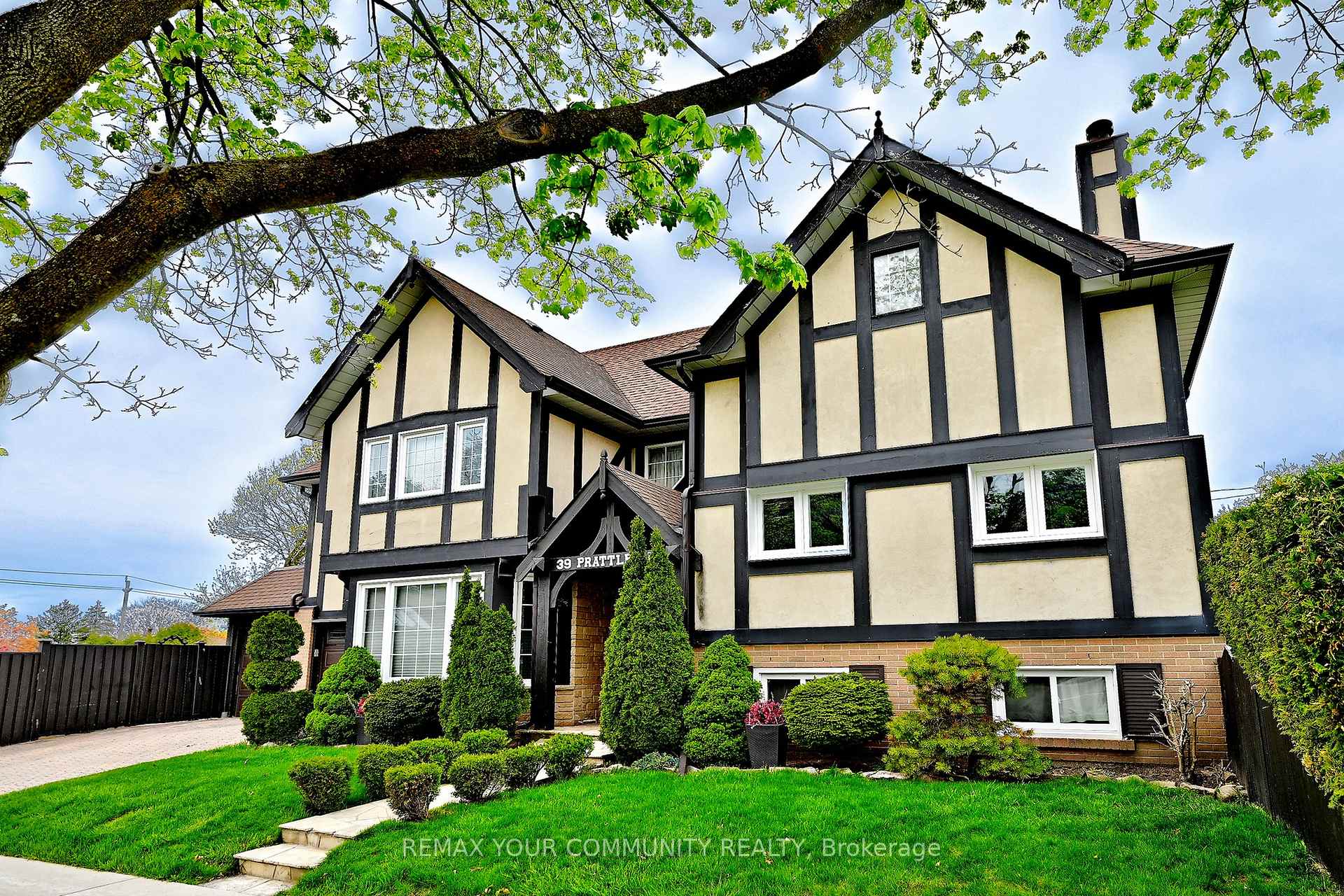 Photo 3 of 39 Prattley Drive, North York, Don Valley Village — HOMEH