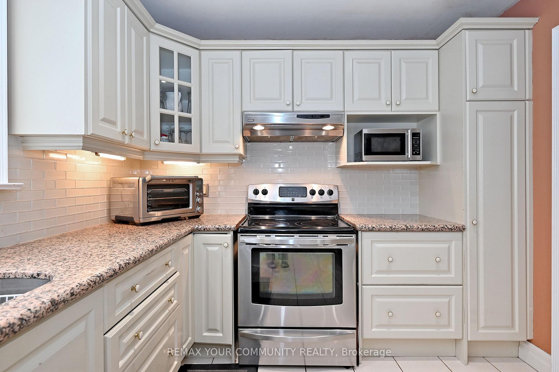 Photo 14 of 39 Prattley Drive, North York, Don Valley Village — HOMEH