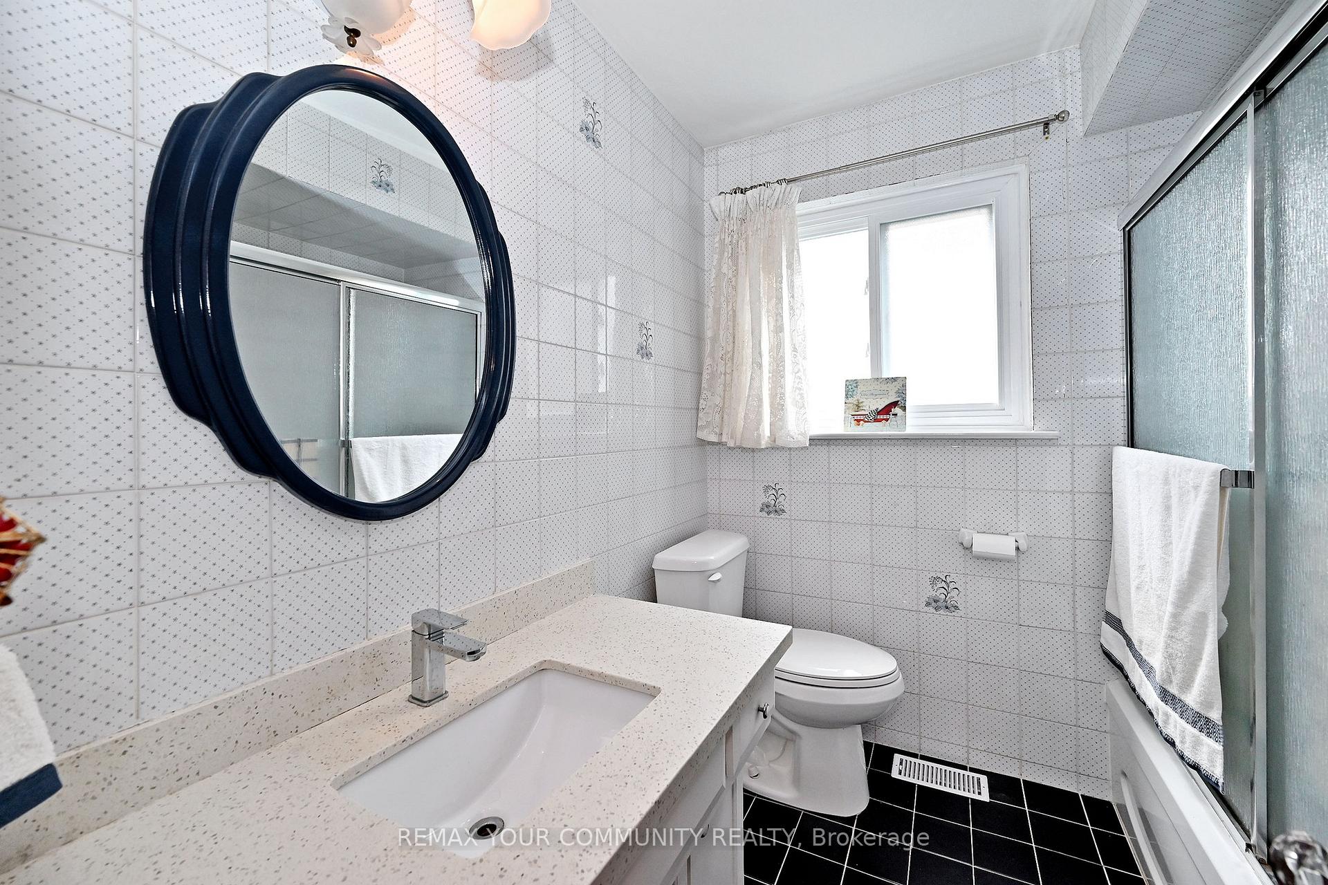 Photo 21 of 39 Prattley Drive, North York, Don Valley Village — HOMEH