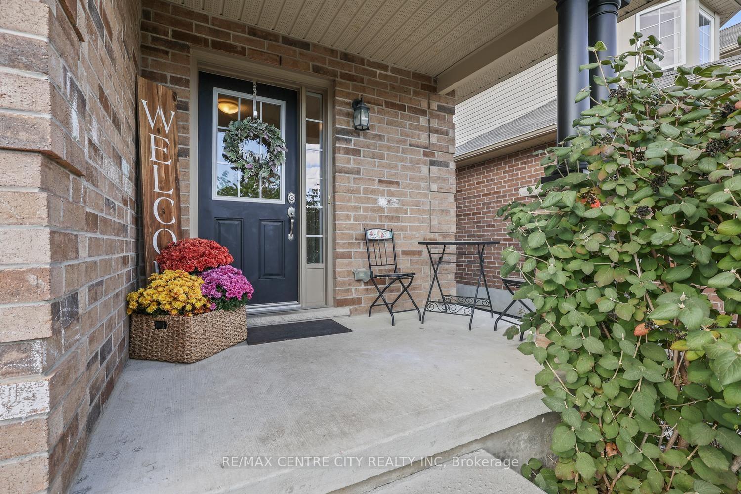 Photo 3 of 2296 Yellowbirch Way, London, North S — HOMEH