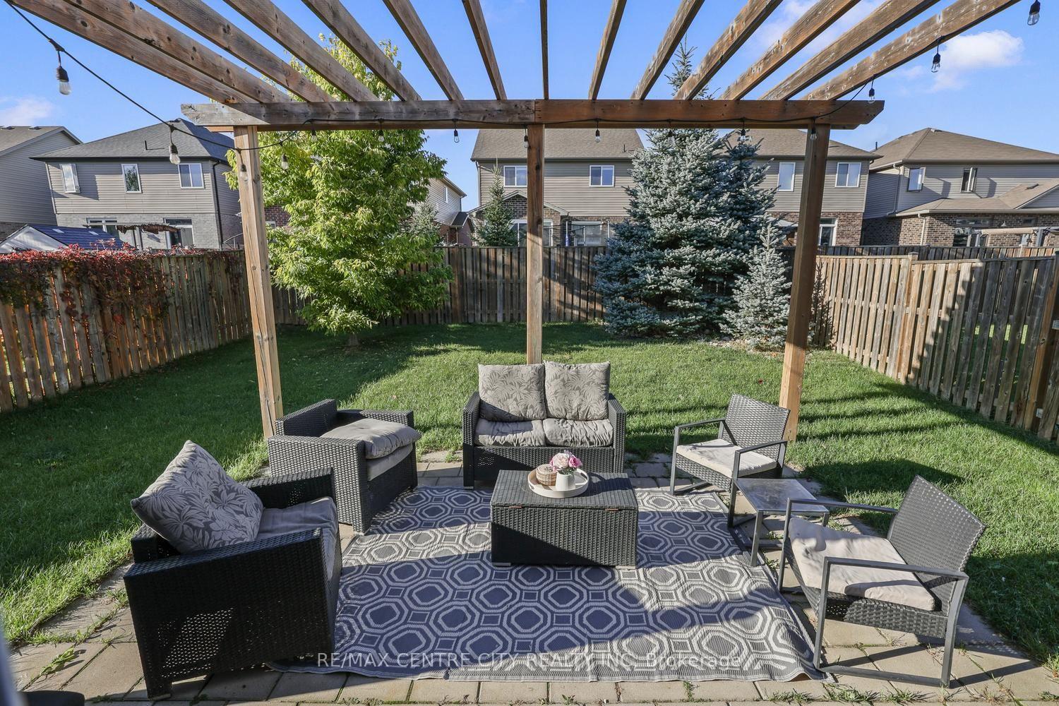 Photo 38 of 2296 Yellowbirch Way, London, North S — HOMEH
