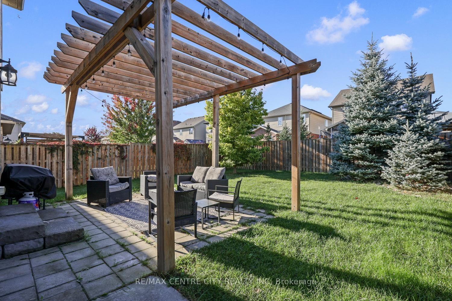 Photo 39 of 2296 Yellowbirch Way, London, North S — HOMEH