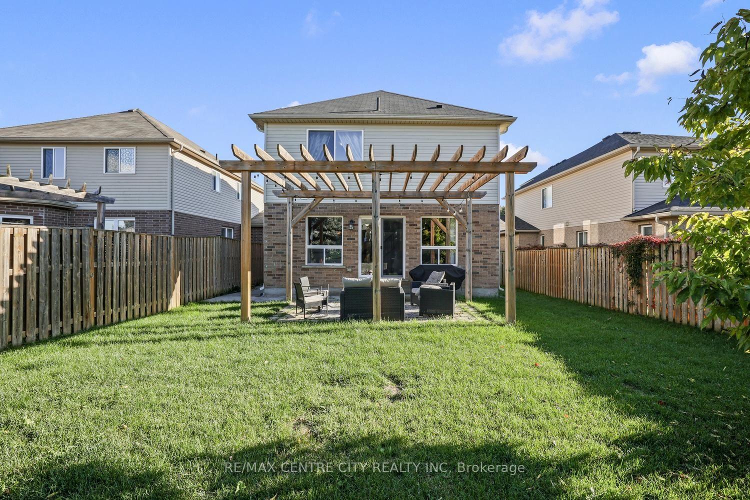 Photo 40 of 2296 Yellowbirch Way, London, North S — HOMEH