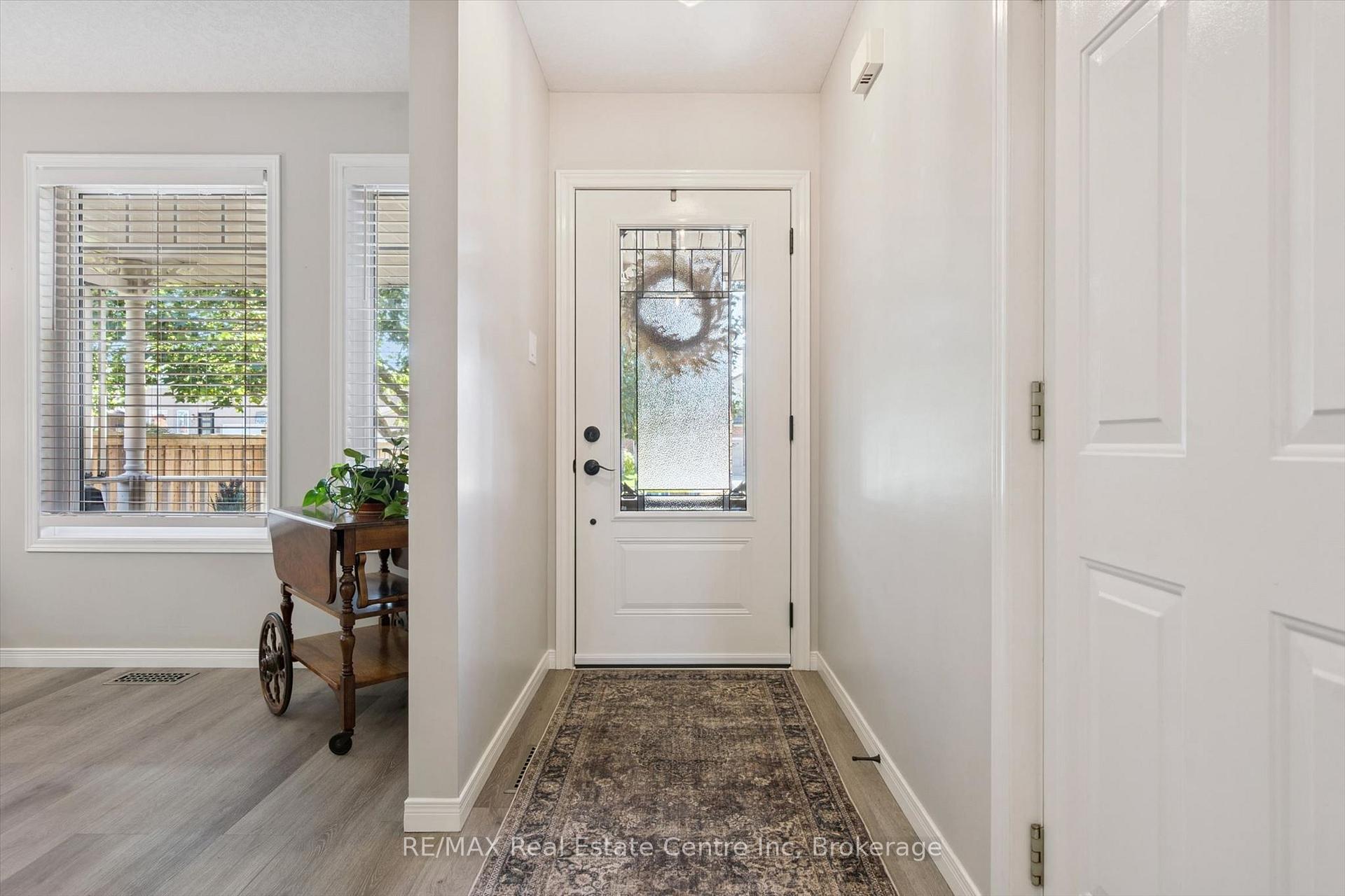 Photo 4 of 48 Abbeywood Crescent, Guelph, Willow West/Sugarbush/West Acres — HOMEH