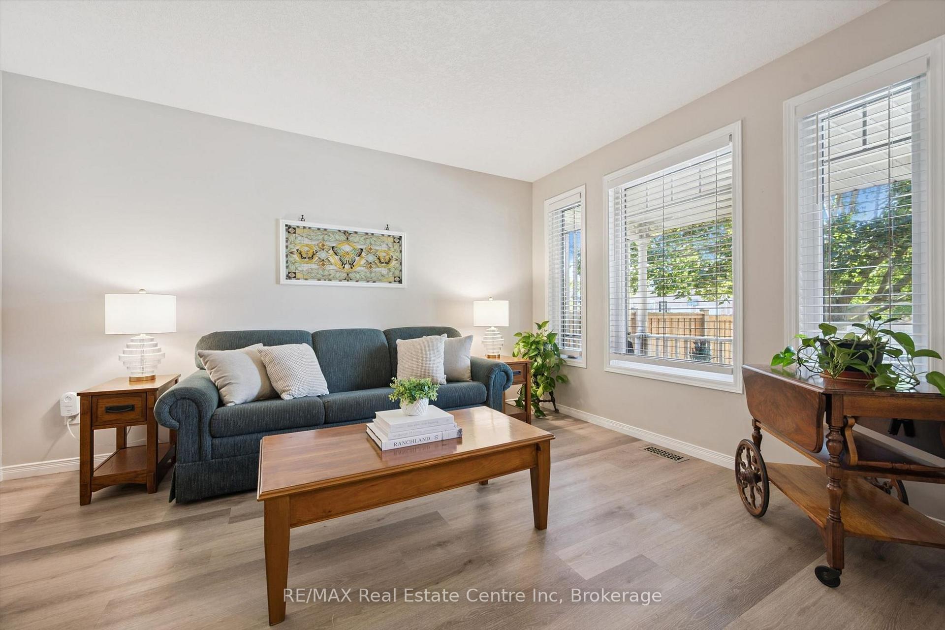 Photo 5 of 48 Abbeywood Crescent, Guelph, Willow West/Sugarbush/West Acres — HOMEH